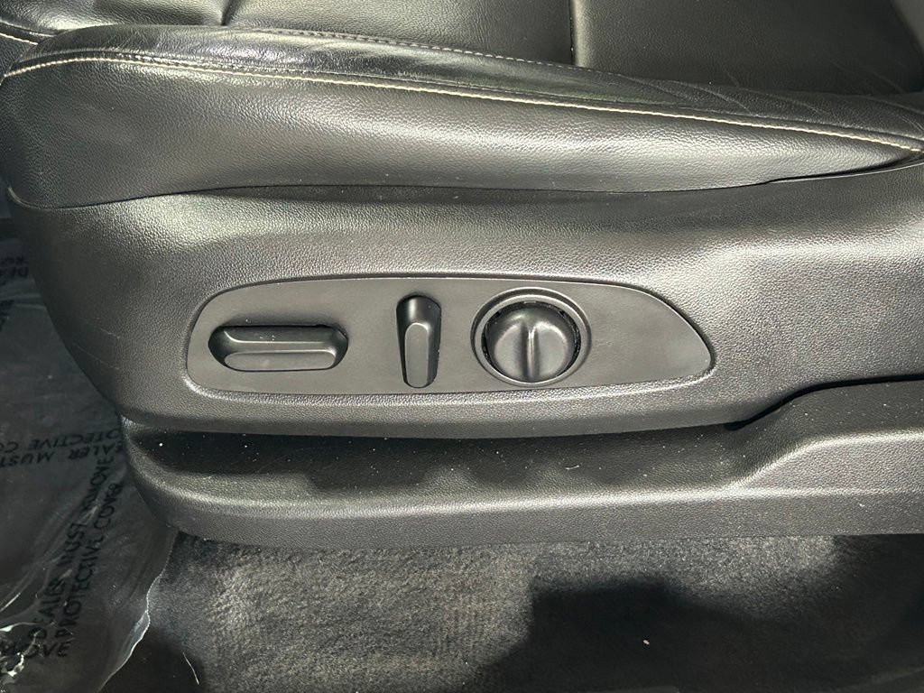Used 2019 Chevrolet Traverse LT FWD image 17