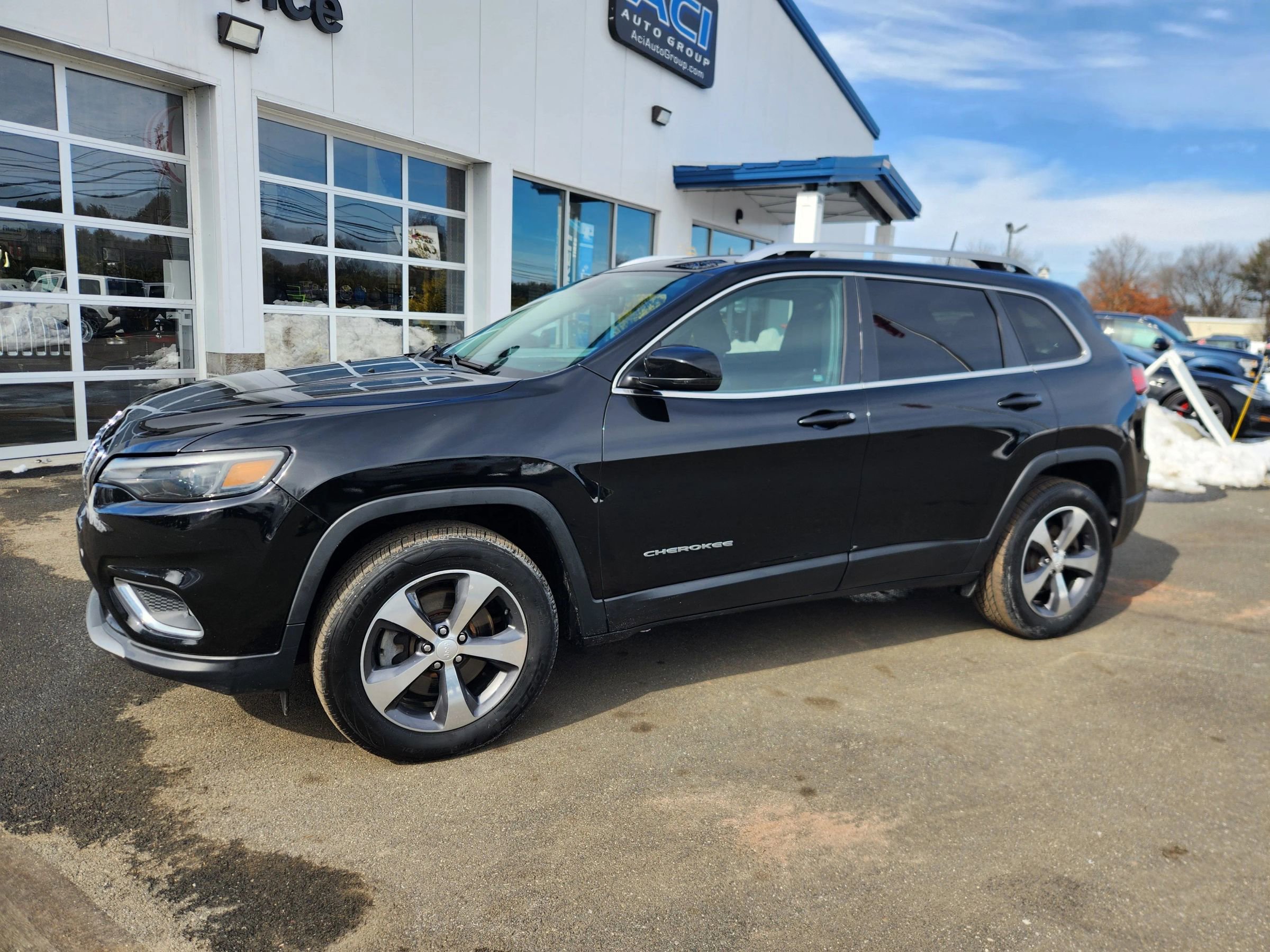 Used 2019 Jeep Cherokee Limited AWD/4WD image 6