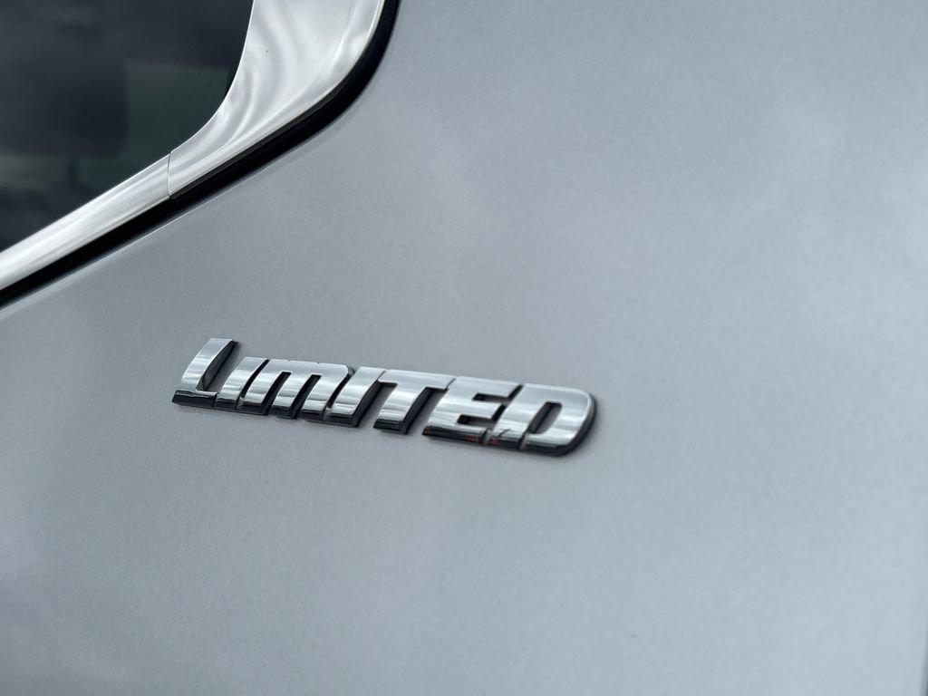 Used 2024 Toyota Tundra Limited AWD/4WD image 34