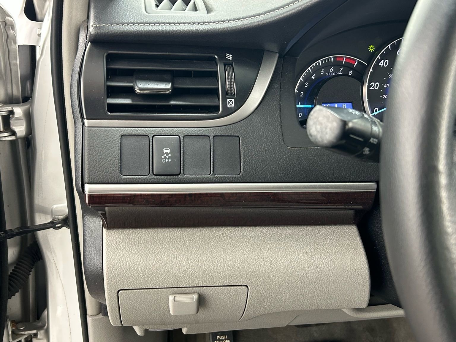 Used 2013 Toyota Camry XLE w/ Leather Pkg image 27