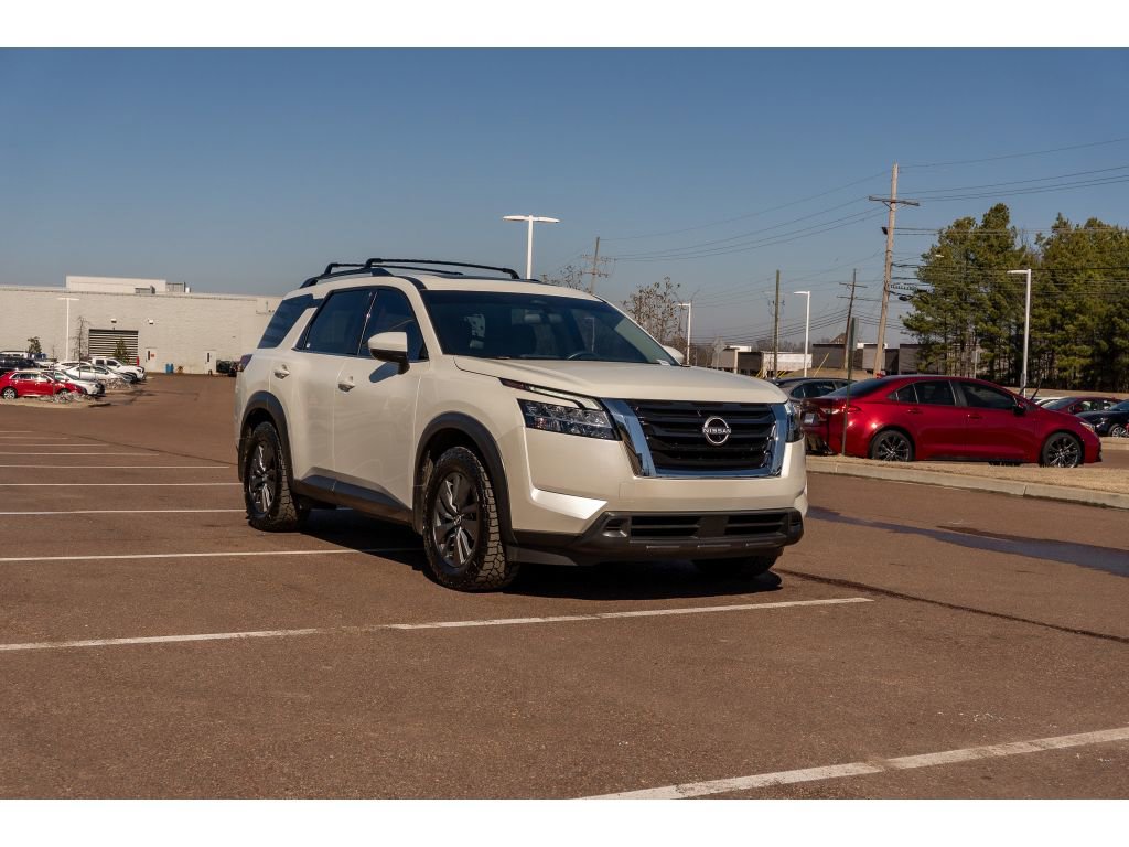 Used 2022 Nissan Pathfinder SV w/ SV Premium Package image 3