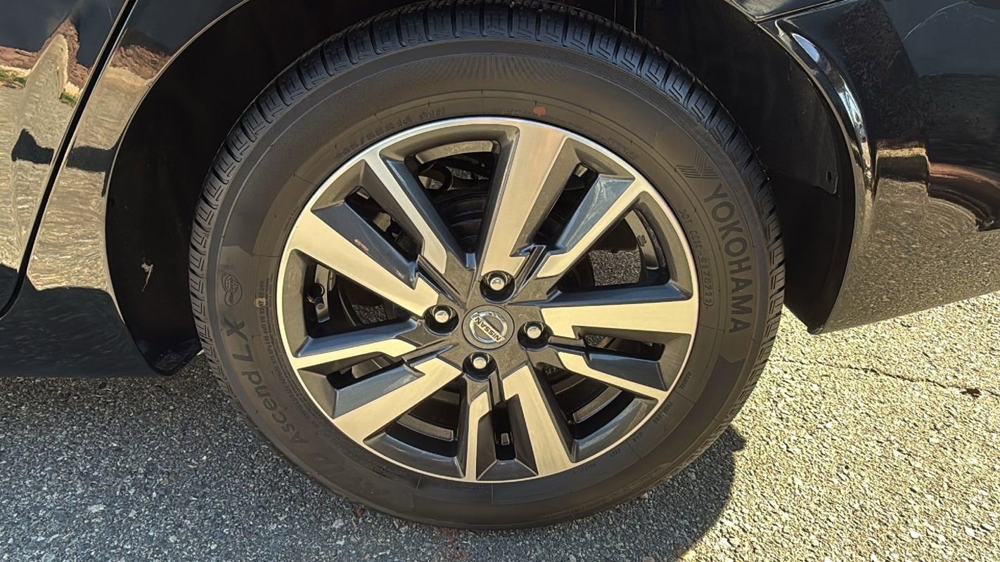 Used 2020 Nissan Versa SV image 31