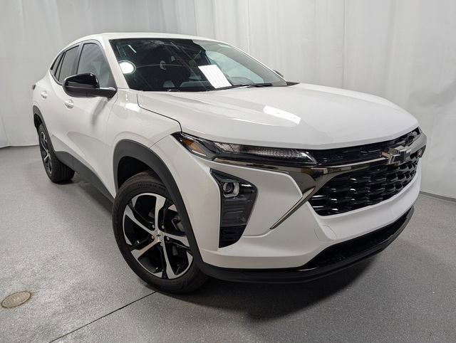 New 2026 Chevrolet Trax RS w/ Sunroof Package image 2