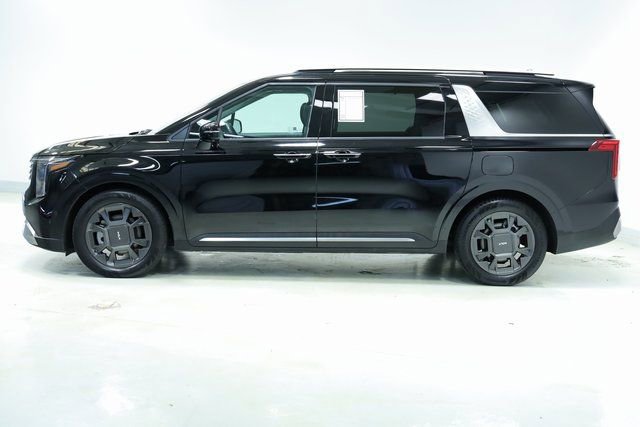 Used 2025 Kia Carnival SX image 4
