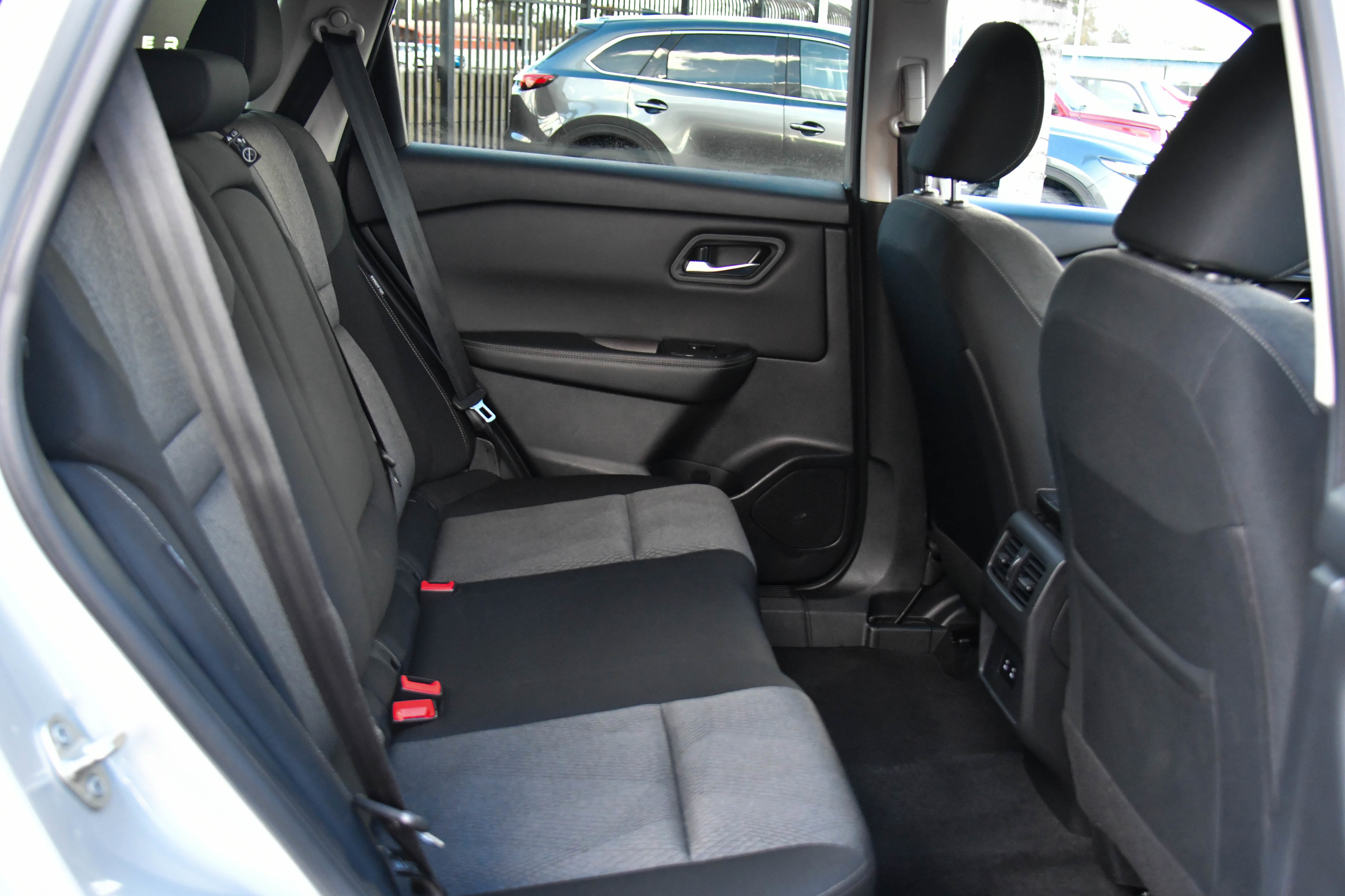 Used 2024 Nissan Rogue SV image 42