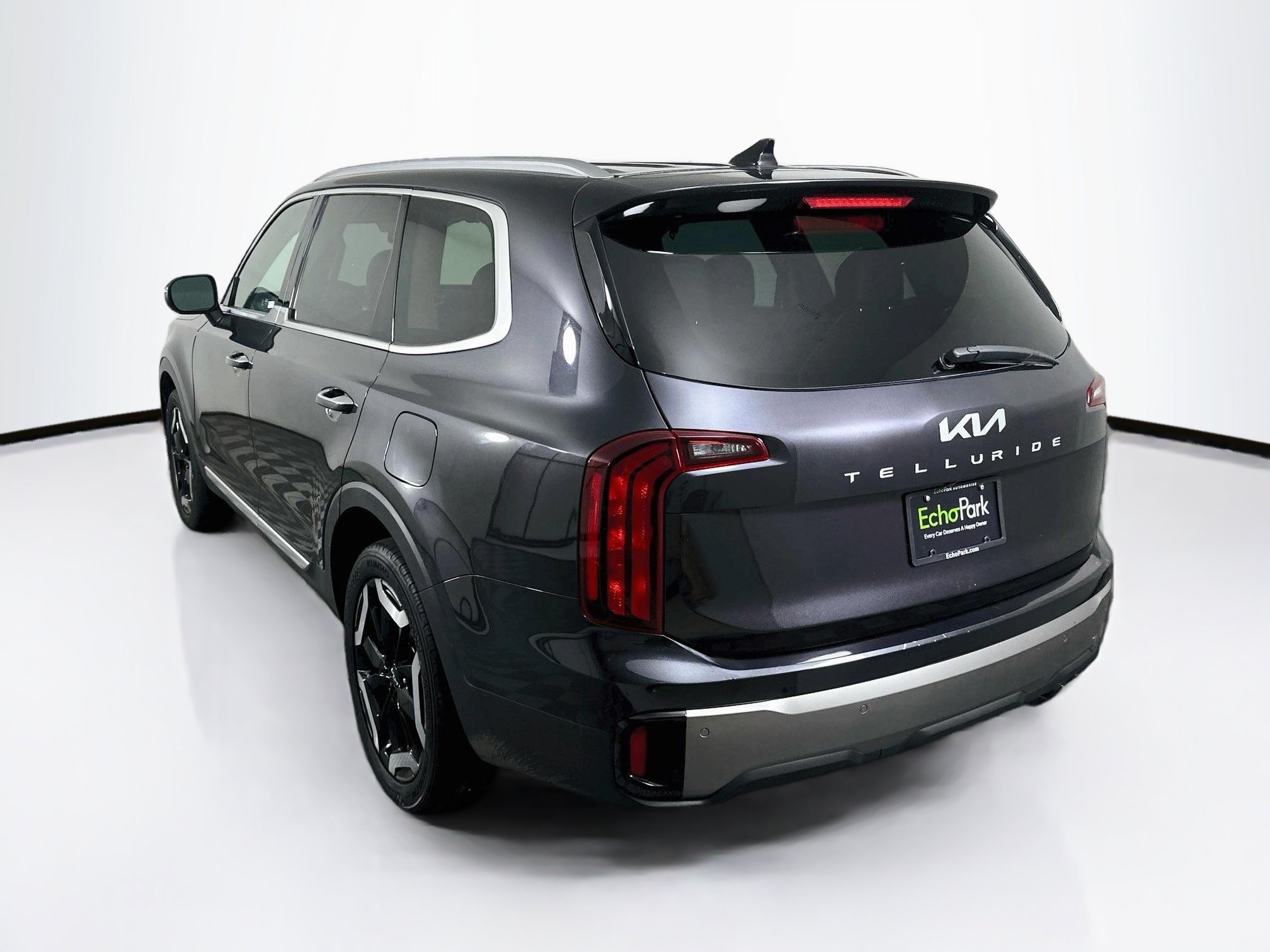 Used 2025 Kia Telluride S FWD image 5