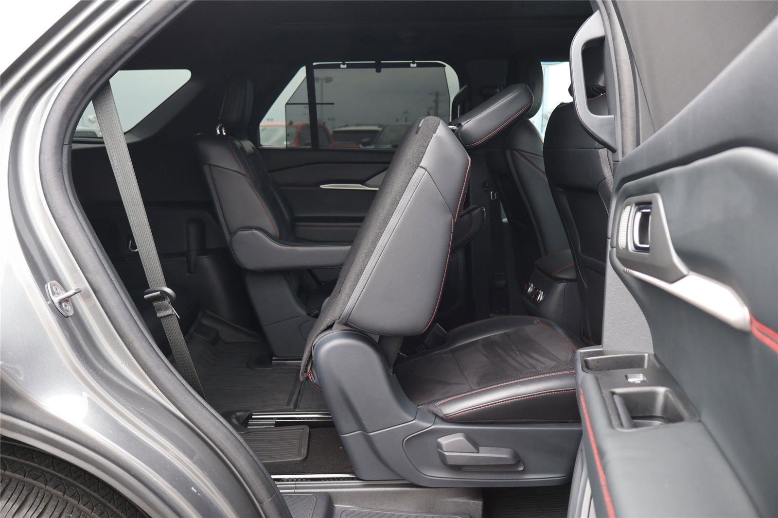 Certified 2025 Ford Explorer ST image 39