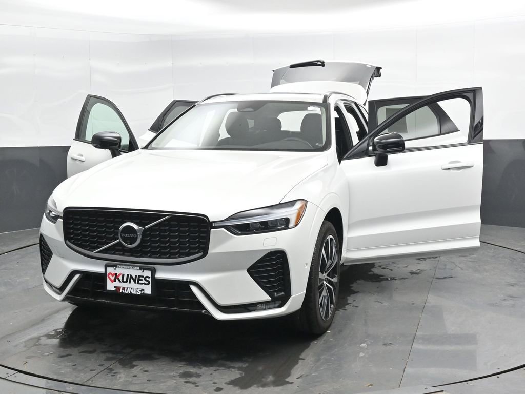 Used 2024 Volvo XC60 B5 Plus w/ Protection Package Premier image 41