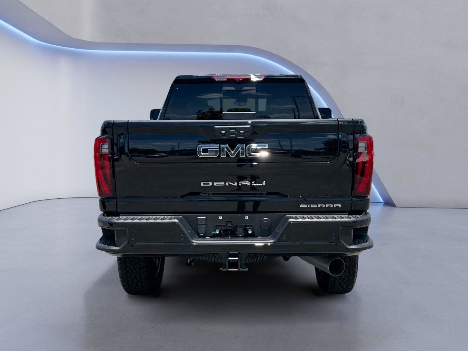 Used 2024 GMC Sierra 2500 Denali Ultimate AWD/4WD image 4