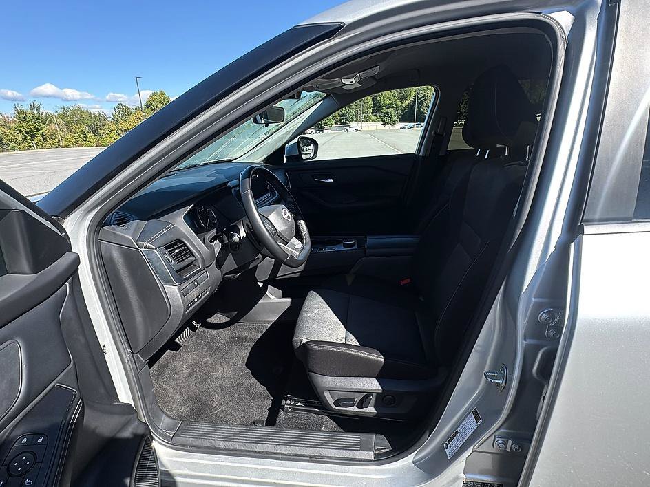 Certified 2025 Nissan Rogue SV AWD/4WD image 18