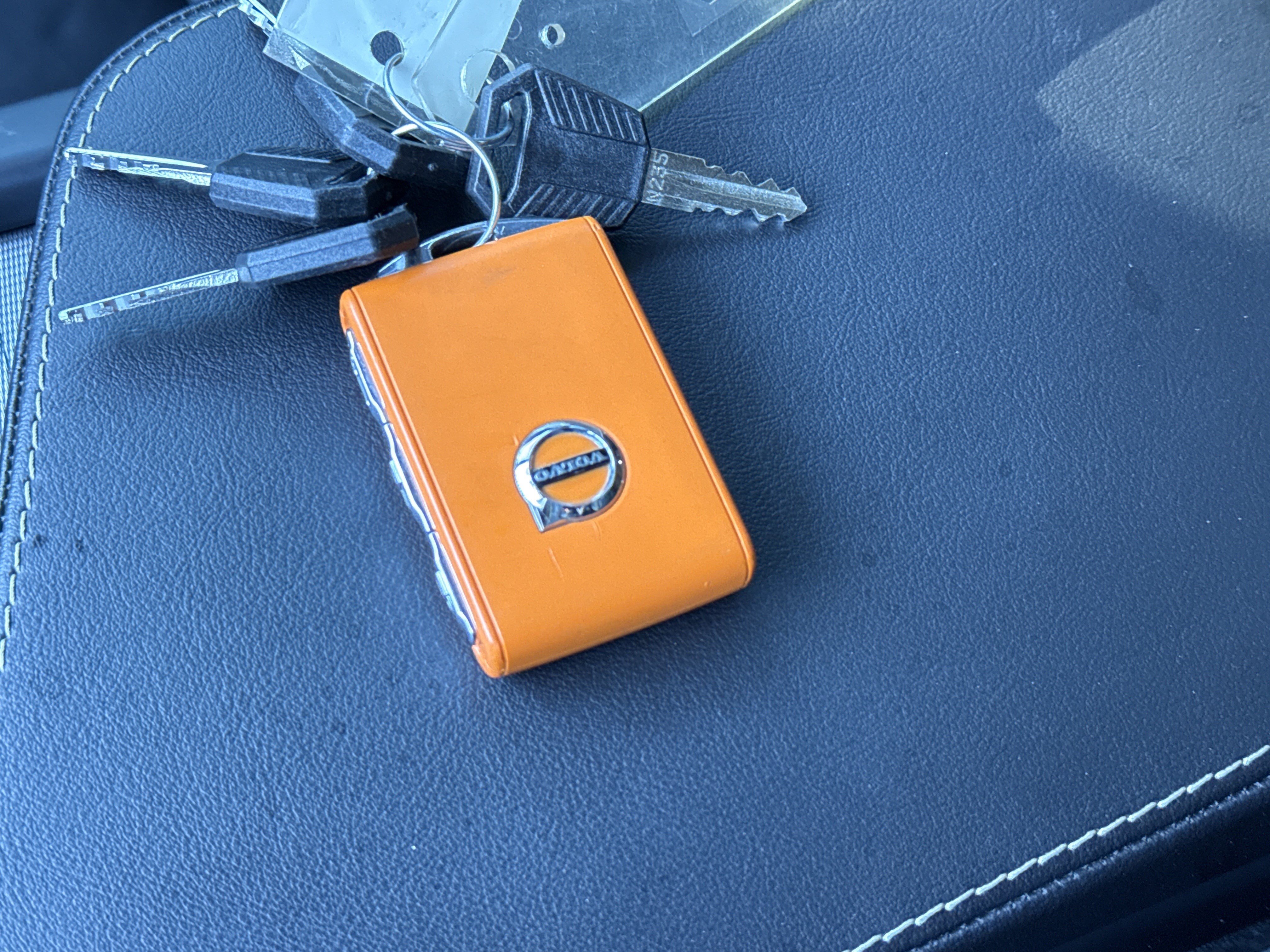 Used 2022 Volvo XC90 T8 R-Design w/ Advanced Package image 38