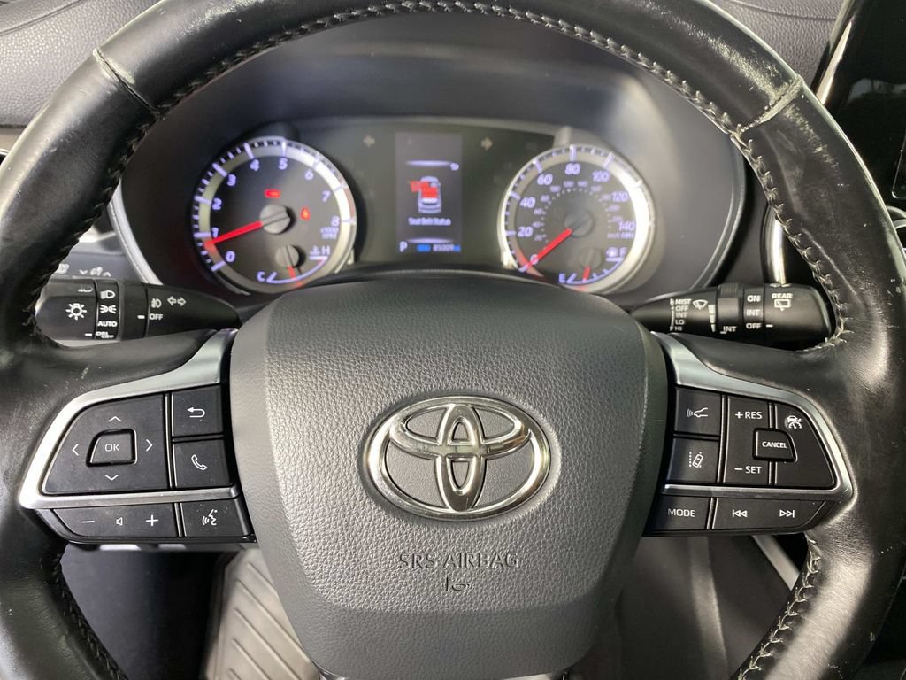 Used 2020 Toyota Highlander LE w/ Protection Package #3 AWD/4WD image 14