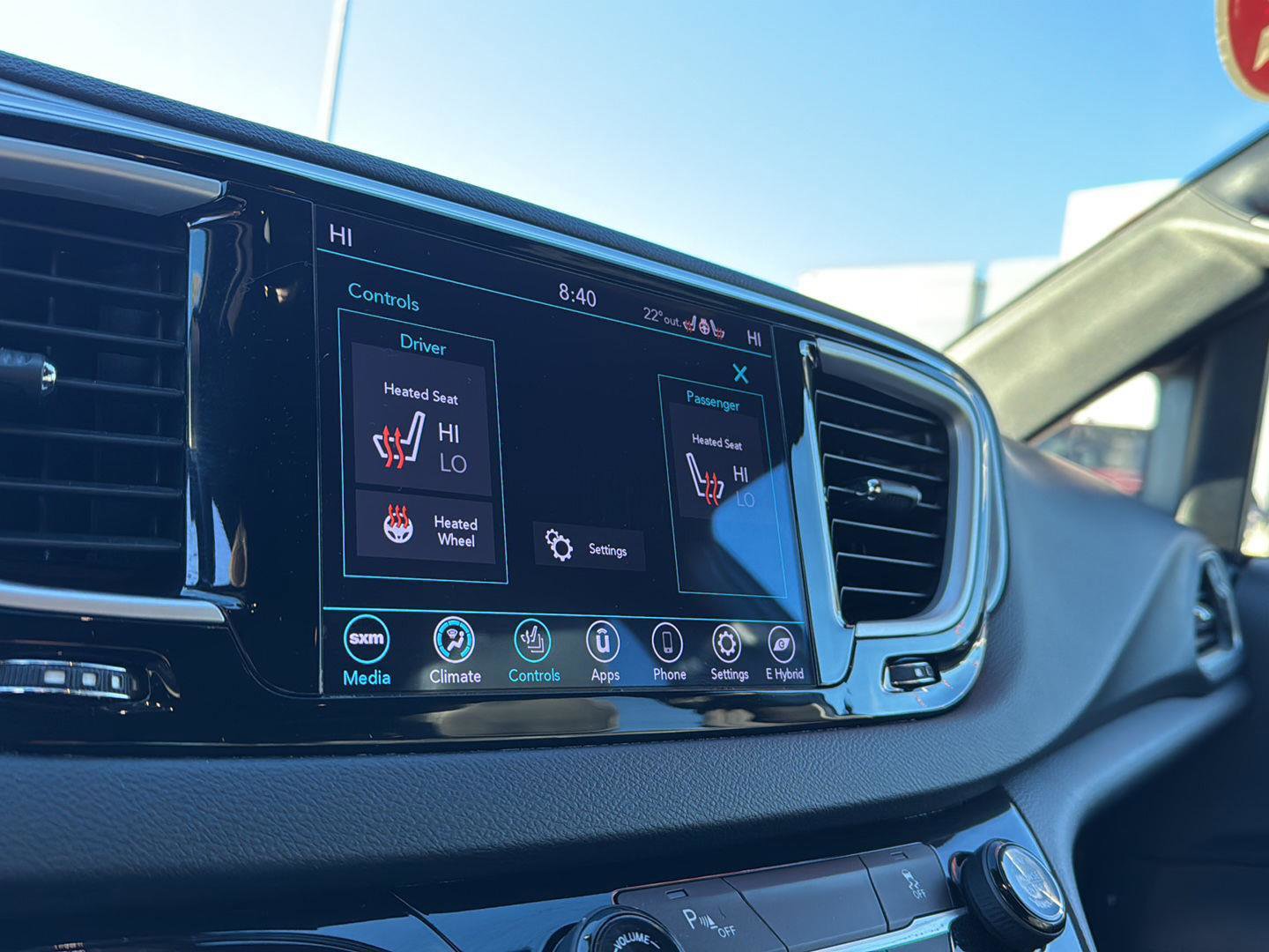 Used 2020 Chrysler Pacifica Touring-L w/ S Appearance Package image 24