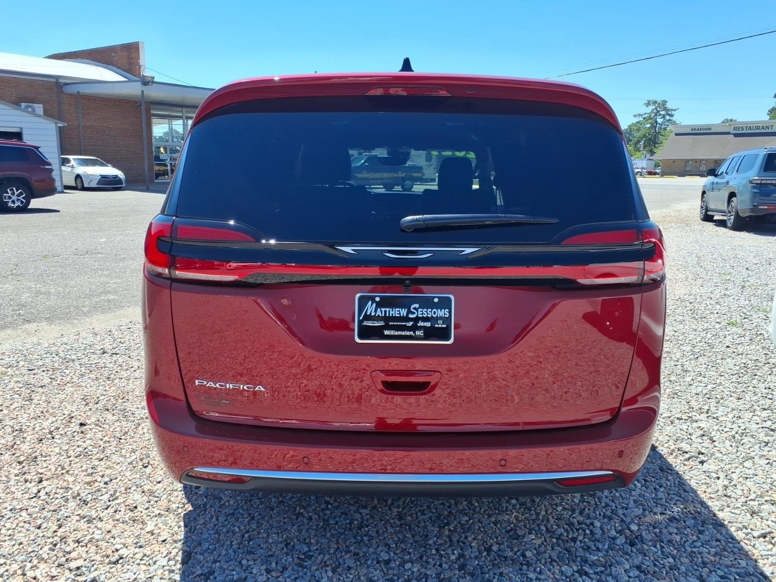 New 2027 Chrysler Pacifica Select FWD image 2