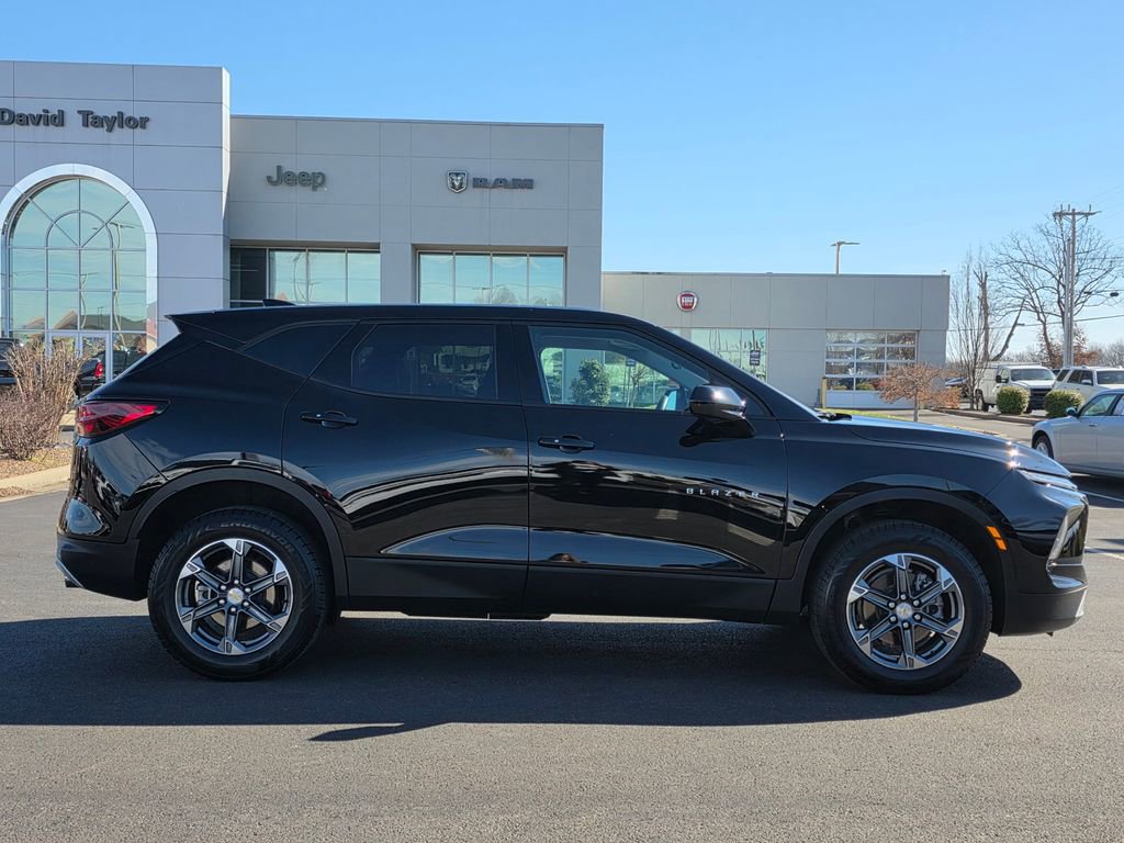 Used 2025 Chevrolet Blazer LT image 4