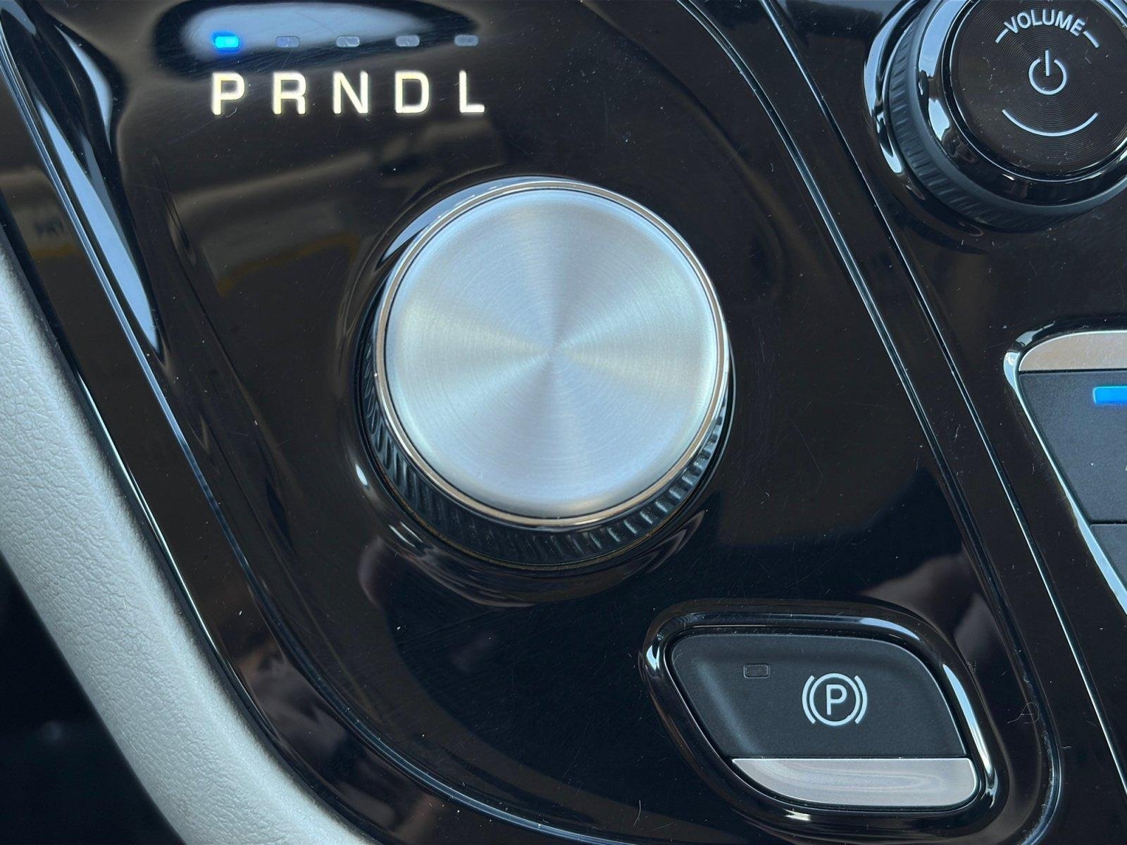 Used 2023 Chrysler Pacifica Touring-L FWD image 19