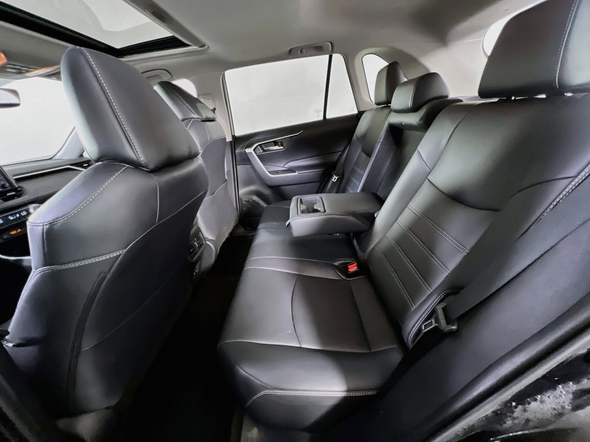 Used 2021 Toyota RAV4 XLE Premium AWD/4WD image 24