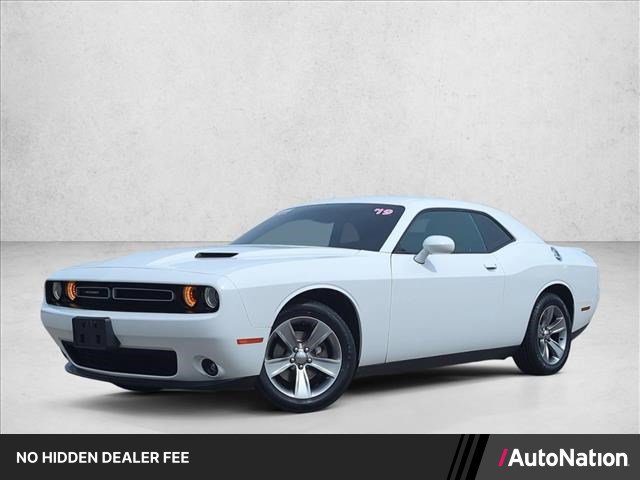 Used 2019 Dodge Challenger SXT RWD image 1