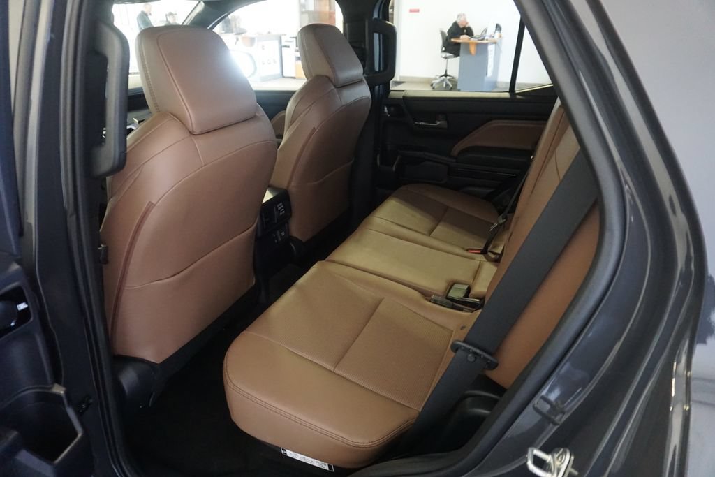 Certified 2025 Toyota 4Runner Limited AWD/4WD image 24
