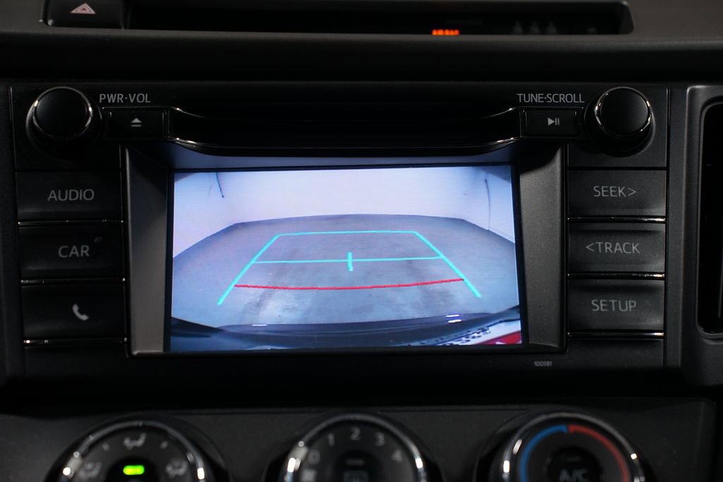 Used 2018 Toyota RAV4 LE FWD image 18