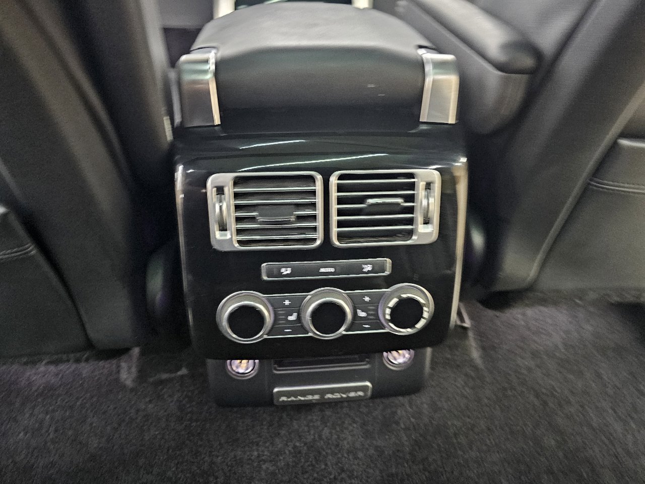 Used 2016 Land Rover Range Rover HSE image 28