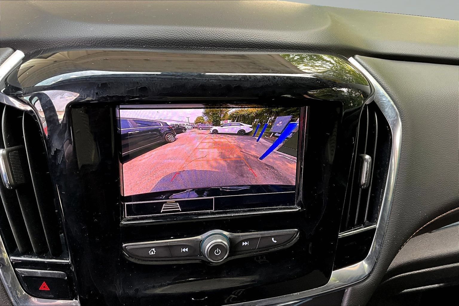 Used 2021 Chevrolet Traverse LS FWD image 12