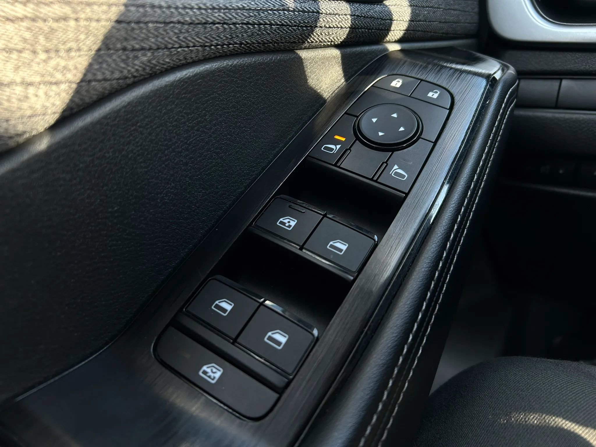 Used 2023 Nissan Rogue SV image 13