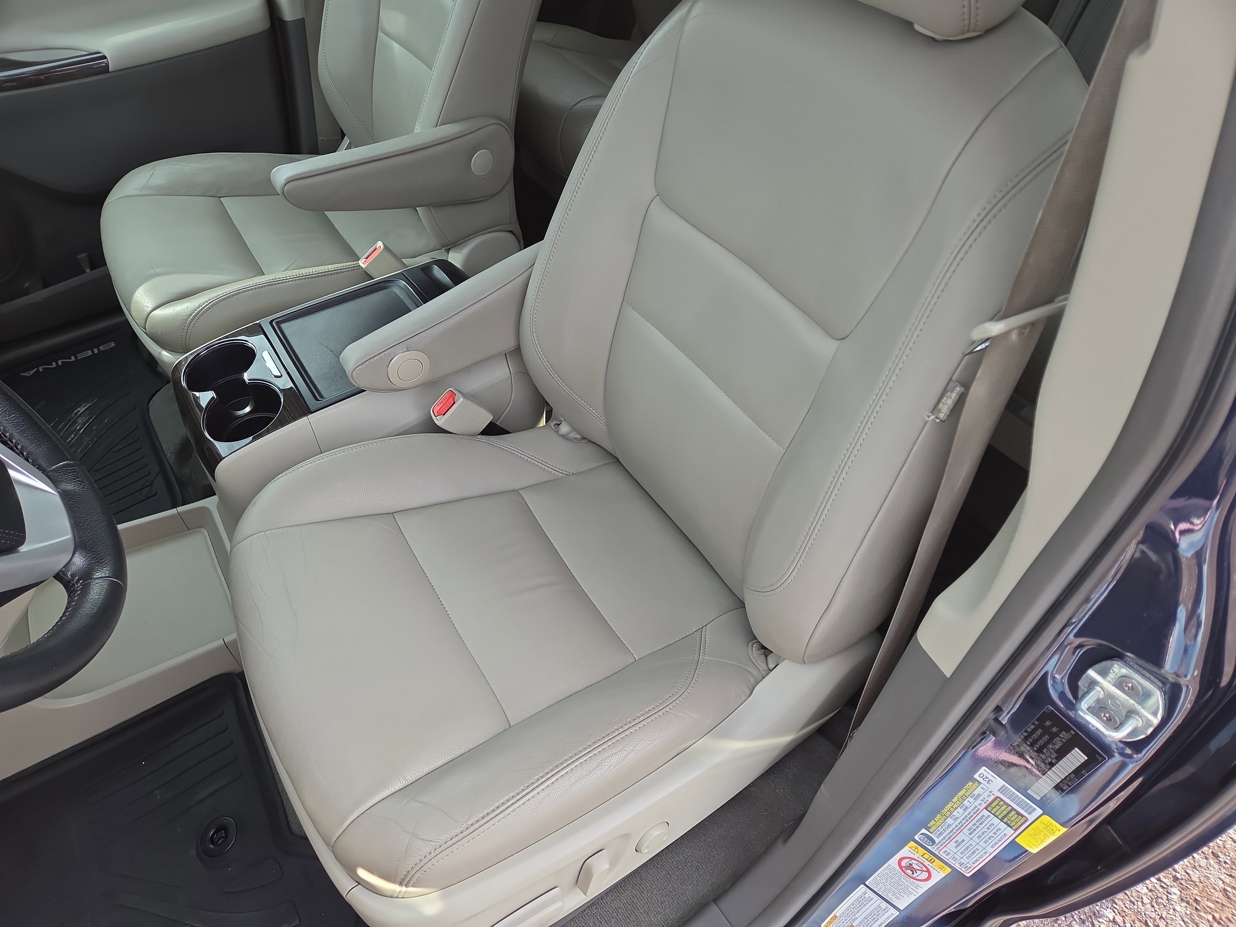Certified 2019 Toyota Sienna XLE image 13