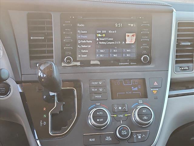 Used 2018 Toyota Sienna XLE w/ XLE Navigation Package FWD image 20