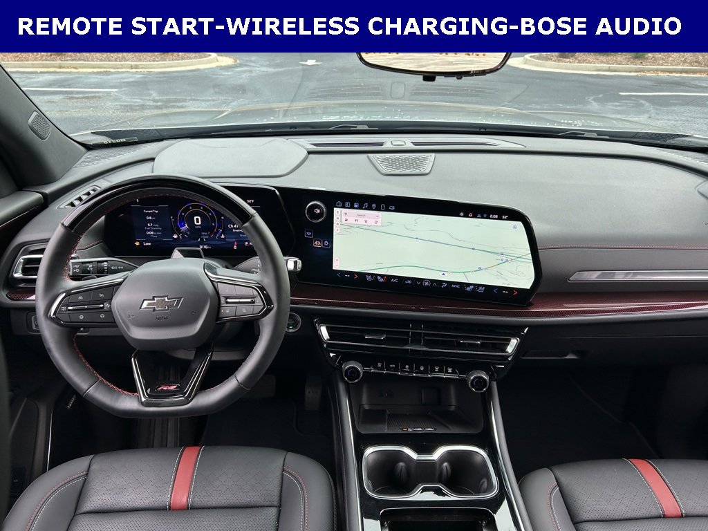 Used 2025 Chevrolet Traverse RS image 13