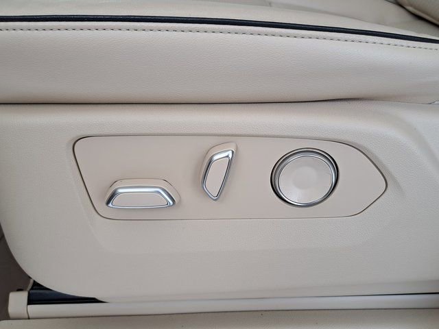 Used 2023 Cadillac Escalade Premium Luxury w/ LPO, Radiant Package AWD/4WD image 25