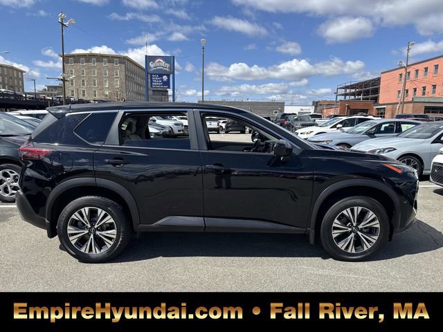 Used 2023 Nissan Rogue SV image 3