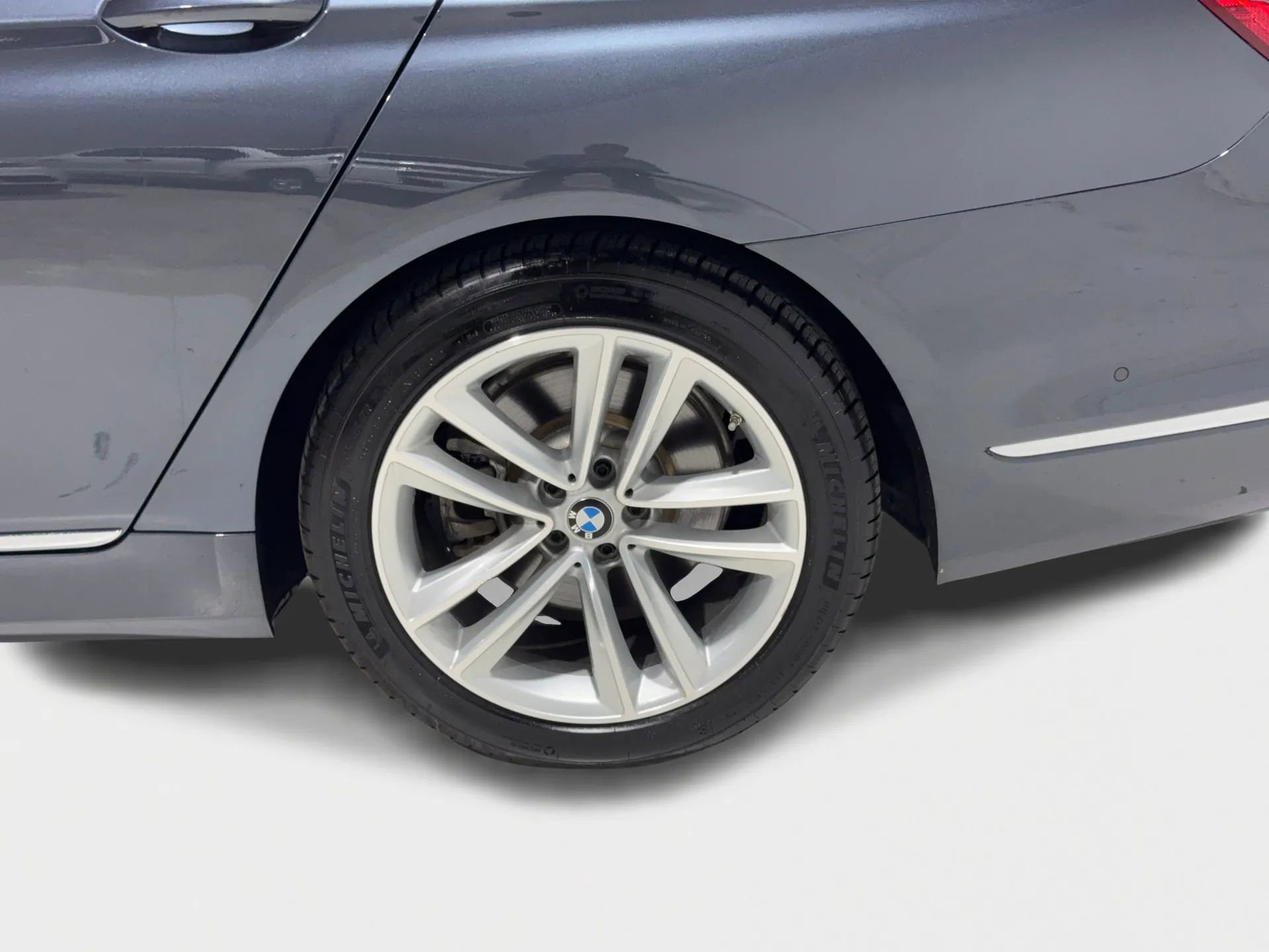 Used 2017 BMW 750i xDrive image 34