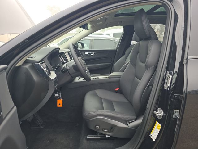 Used 2025 Volvo XC60 B5 Plus image 7