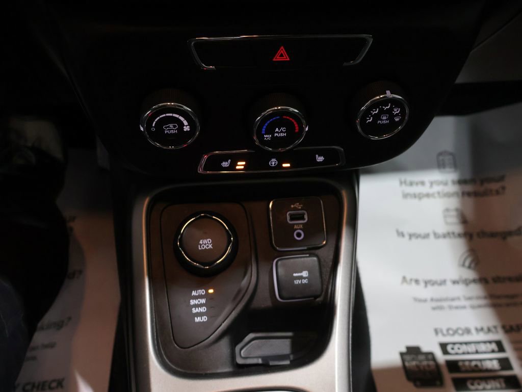 Used 2018 Jeep Compass Latitude w/ Cold Weather Group image 28