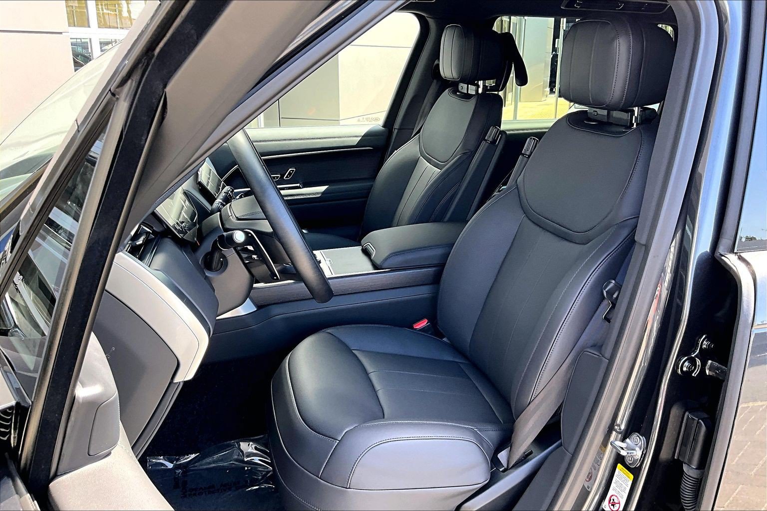 New 2027 Land Rover Range Rover Long Wheelbase SE AWD/4WD image 9