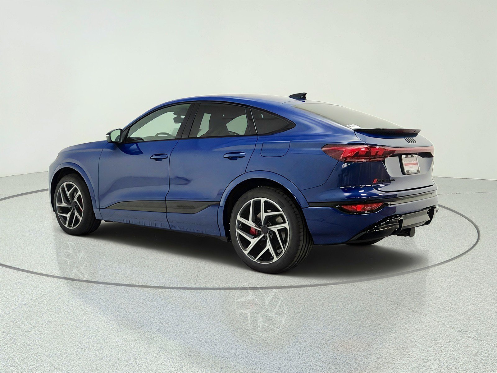 New 2027 Audi SQ6 e-tron Prestige AWD/4WD image 7