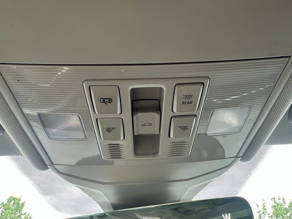 Used 2025 Volkswagen Jetta SEL FWD image 26