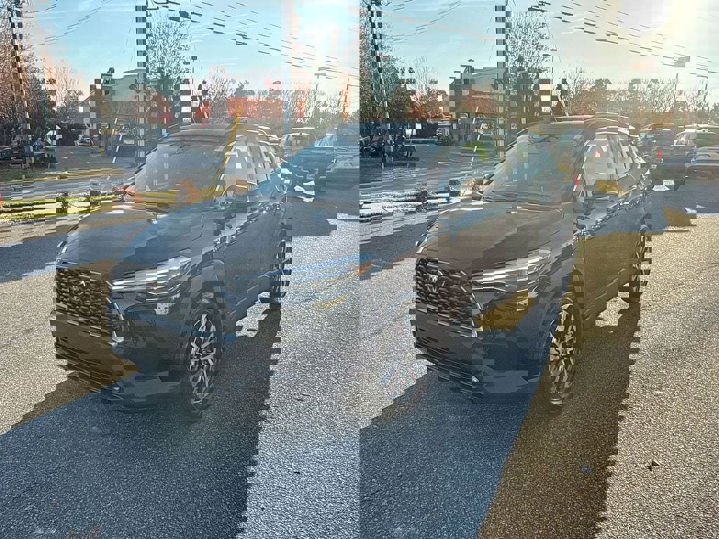 Used 2025 Toyota Corolla Cross XLE image 3