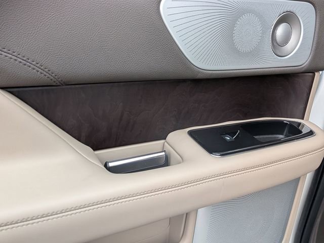 Used 2023 Lincoln Navigator Reserve image 28