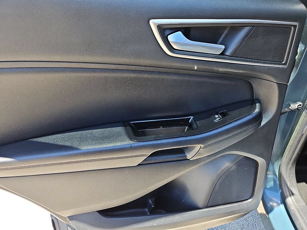 Used 2016 Ford Edge SEL w/ Equipment Group 201A FWD image 18