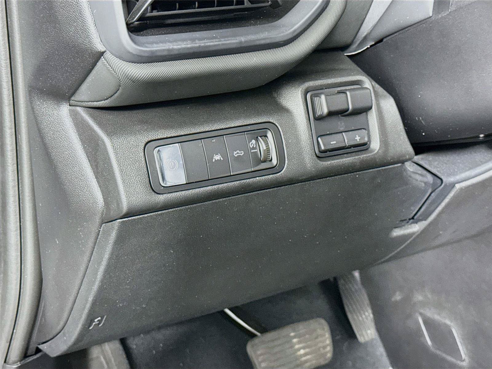 Used 2026 Chevrolet Silverado EV LT AWD/4WD image 14