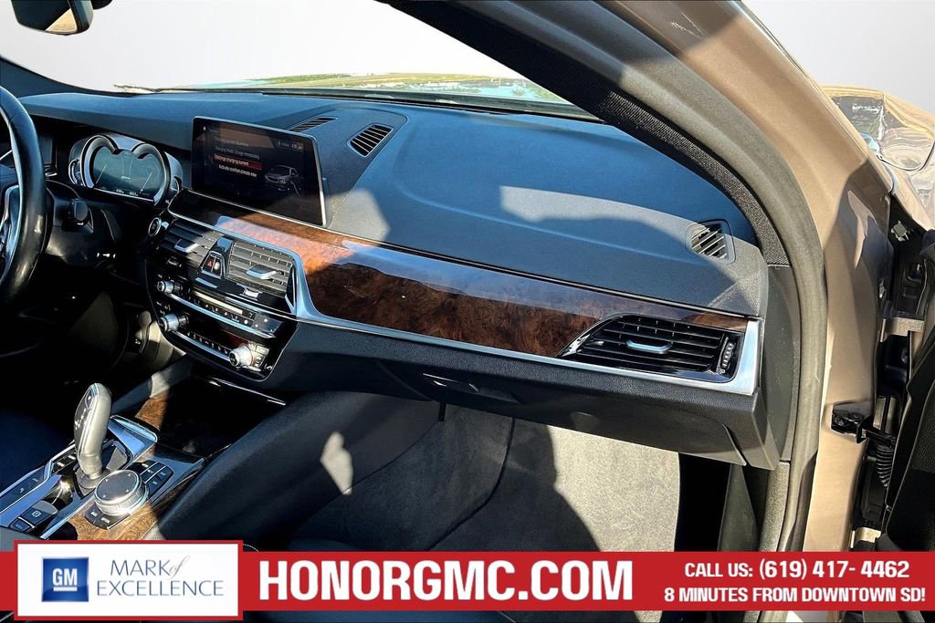 Used 2019 BMW 530e w/ Convenience Package image 25