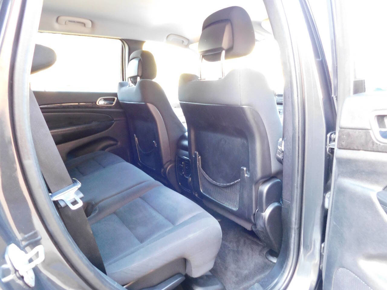 Used 2011 Jeep Grand Cherokee Laredo image 23