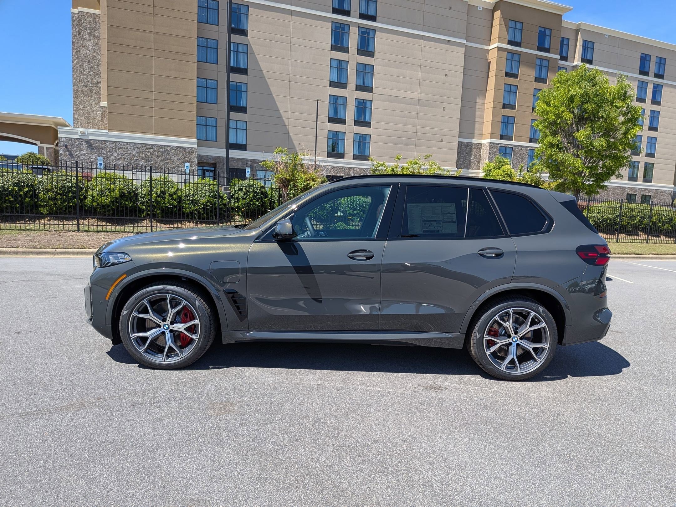 New 2026 BMW X5 xDrive50e w/ M Sport Package AWD/4WD image 6