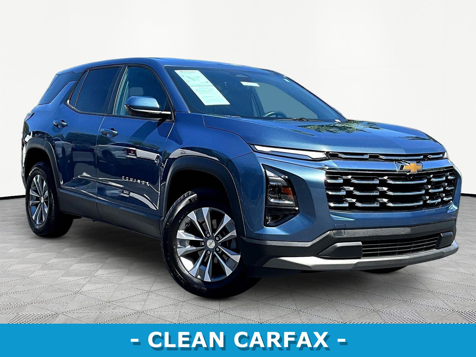 Used 2026 Chevrolet Equinox LT w/ Safety and Technology Package AWD/4WD image 3
