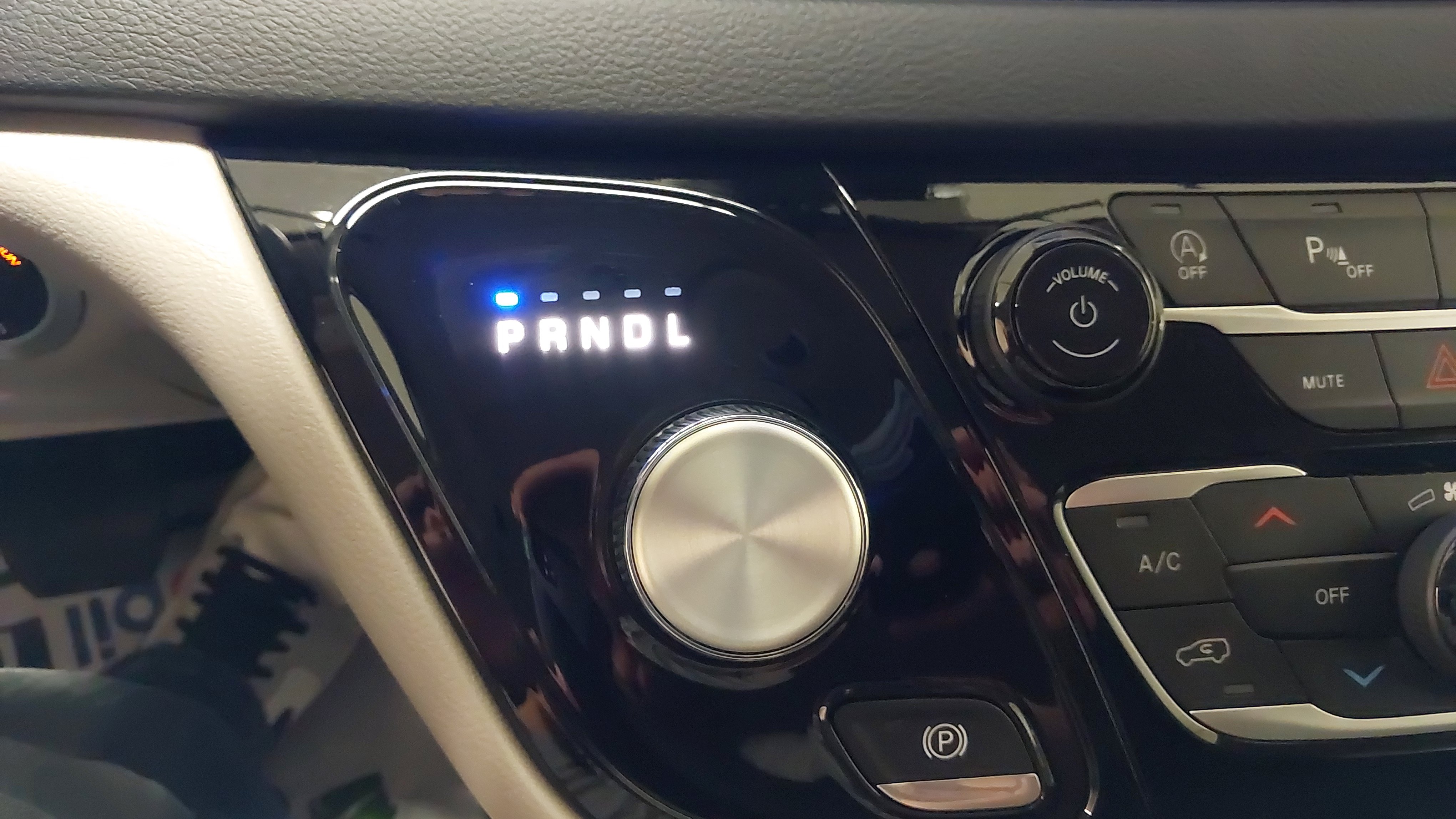 Used 2024 Chrysler Pacifica Touring-L FWD image 21