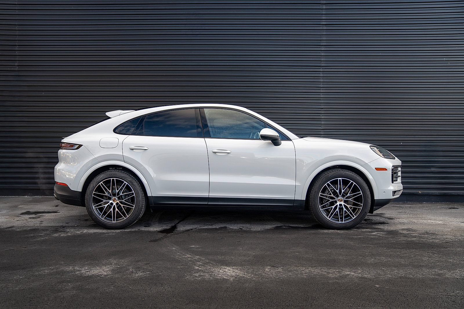 Certified 2025 Porsche Cayenne Coupe image 30