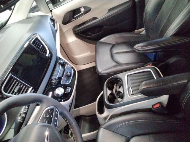 Used 2024 Chrysler Pacifica Touring-L image 23
