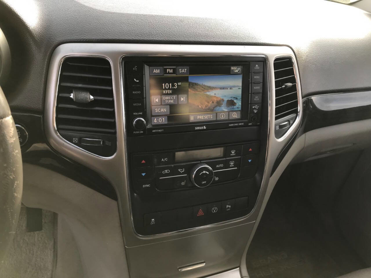 Used 2013 Jeep Grand Cherokee Laredo image 39
